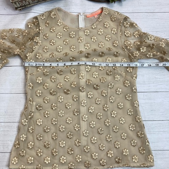 Vilagallo Embroidered Metallic Gold Blouse - Picture 4 of 12